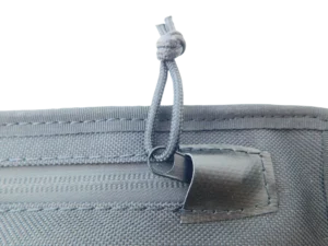 Enduro ledvinka – detail zipu s krycí komorou