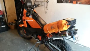 Zadní vak na motorku s bočním vstupem – alternativní uchycení