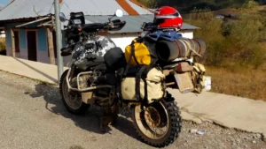 Explorer boční vaky na motorku na expedici v Albánii