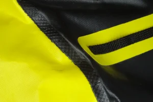 Detail svařovaného spoje vaku na motorku – voděodolné provedení