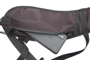 Enduro batoh – detail kapsy na telefon
