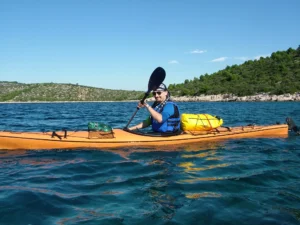 Voděodolný vak na motorku na moři – použití na seakayaku
