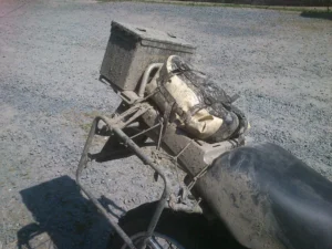 Brašna na nosič na motorku Polymar upevněná na BMW R 1150 GS